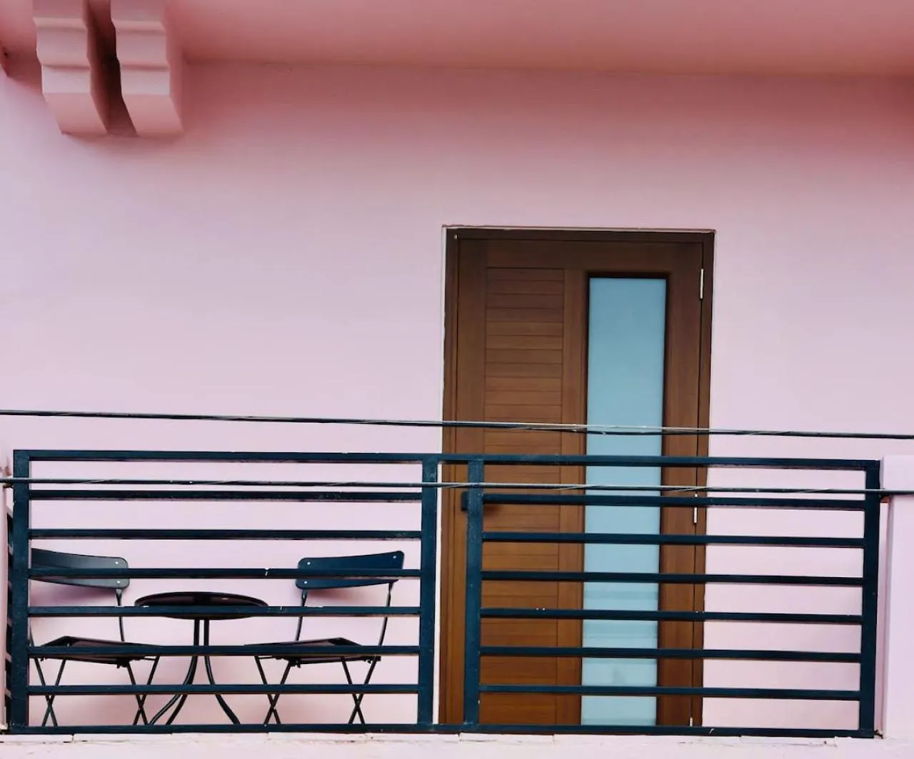 Room 12 Sunlit Balcony Stay Near Calle Cerra San Juan Otel